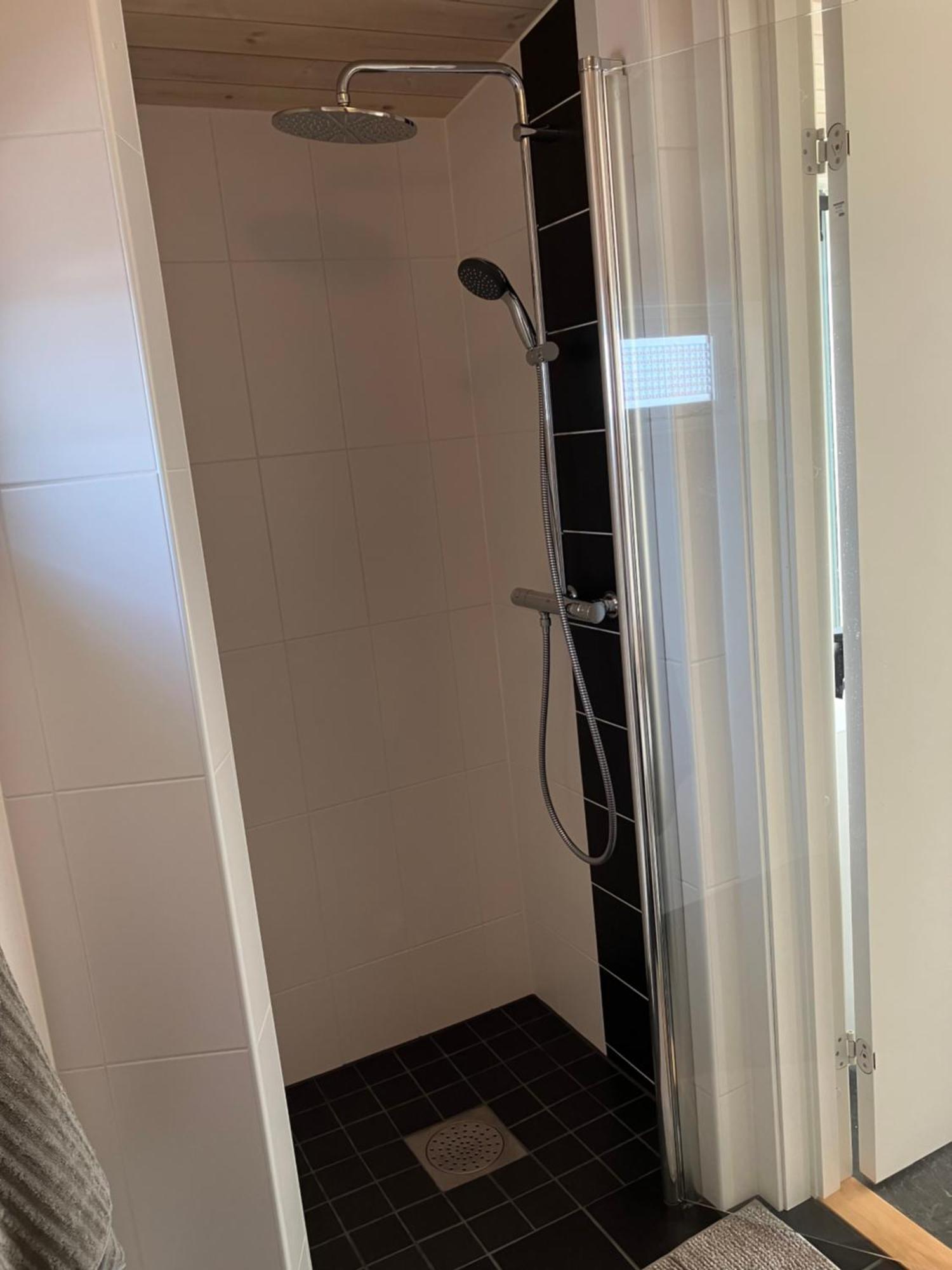 Eget Gaesthus I Vaestkustpaerlan Skaerhamn Skärhamn Exterior foto