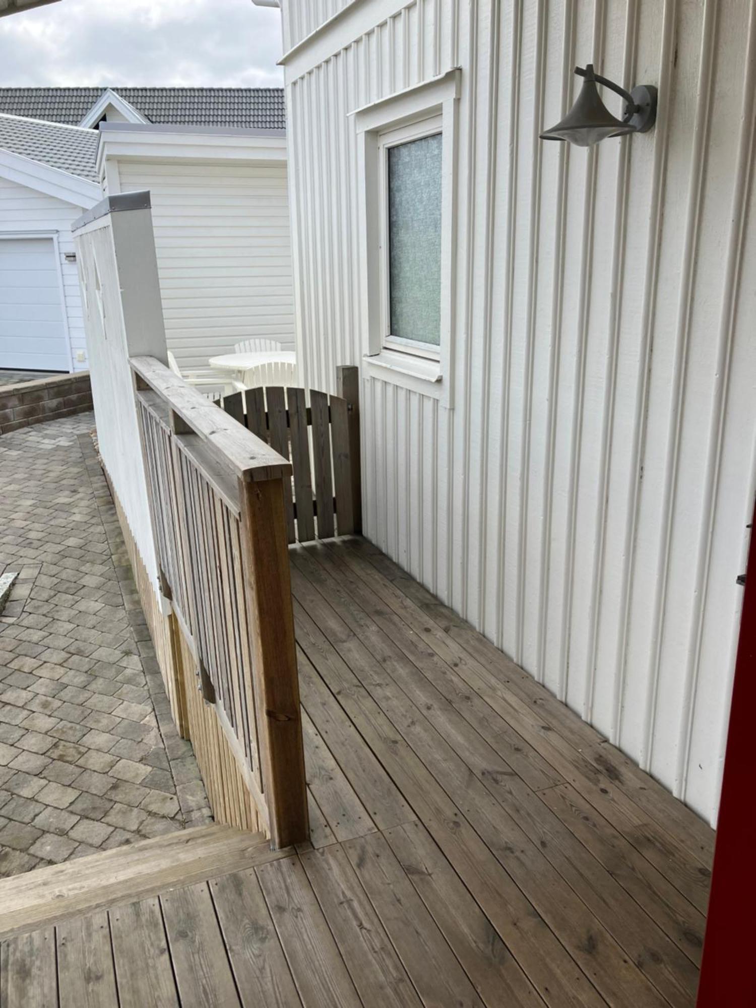 Eget Gaesthus I Vaestkustpaerlan Skaerhamn Skärhamn Exterior foto