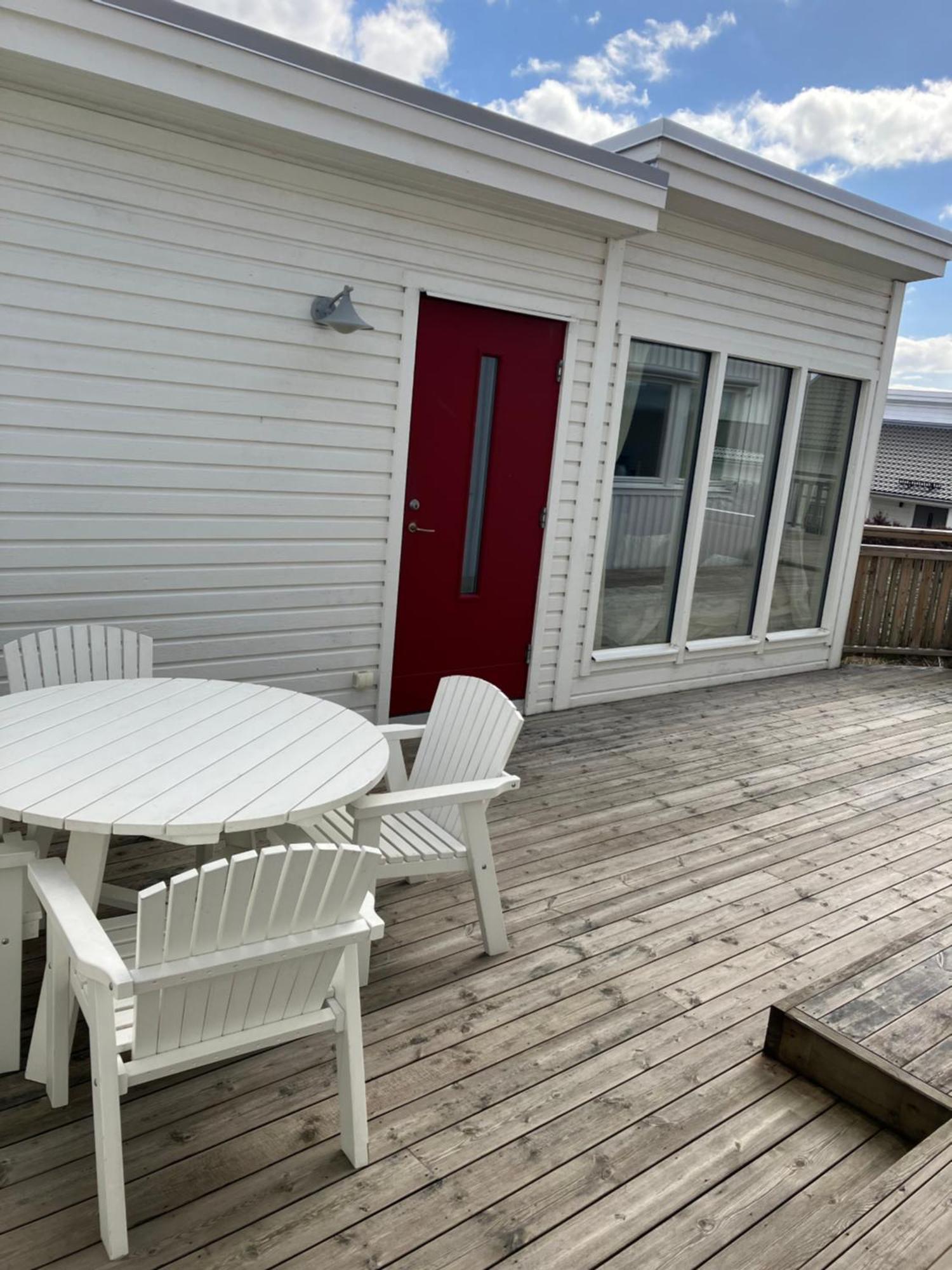 Eget Gaesthus I Vaestkustpaerlan Skaerhamn Skärhamn Exterior foto